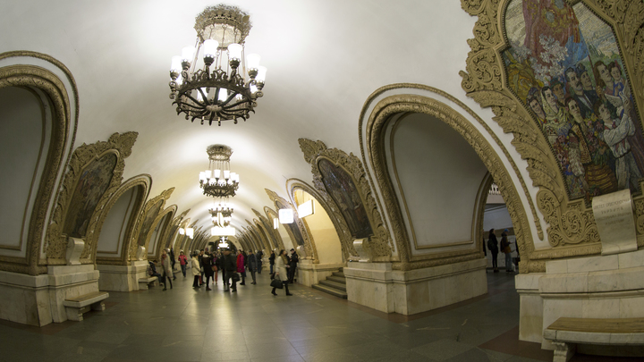 Иностранцы сравнили станции метро в Москве и Нью-Йорке: Как из фильма про конец света...