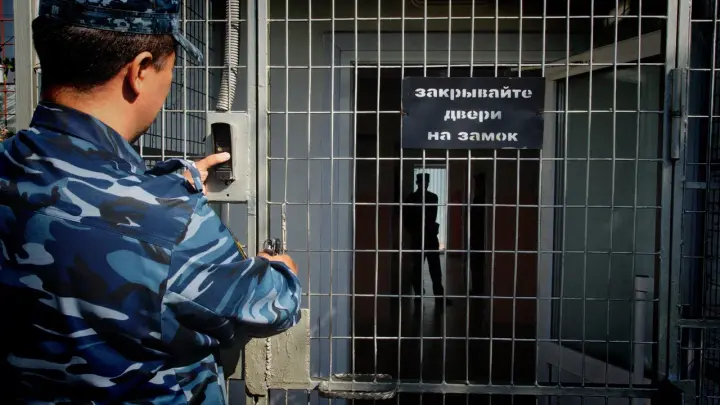 Скандал в Керчи: бывший чиновник под арестом, а сын в Европе