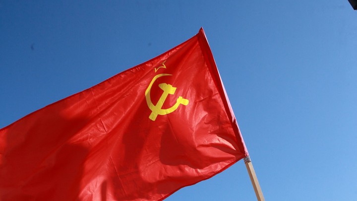 Знамя Победы в Лисичанске: Трогательные кадры показали из центра города