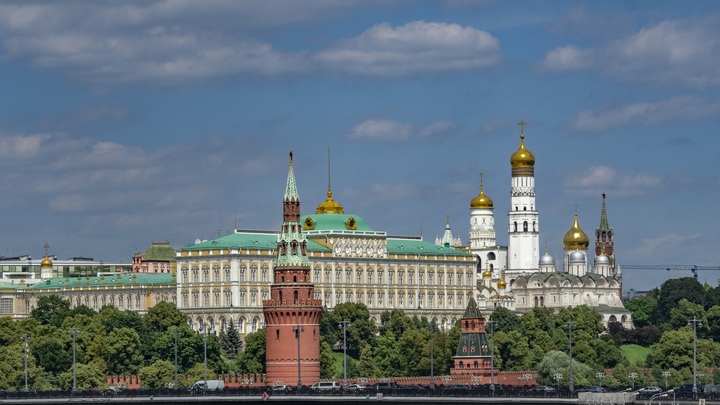 Принятие налога для богатых отложено: Источник рассказал о совещании в Кремле