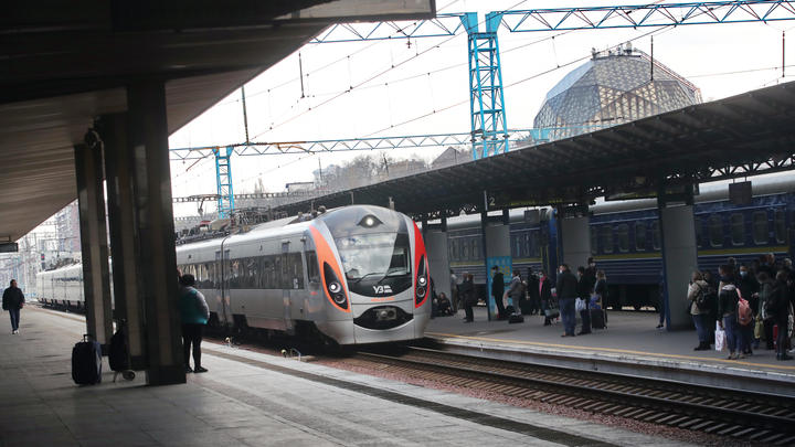 Призыв к миру стоил здоровья: Над украинцем в поезде расправились свои