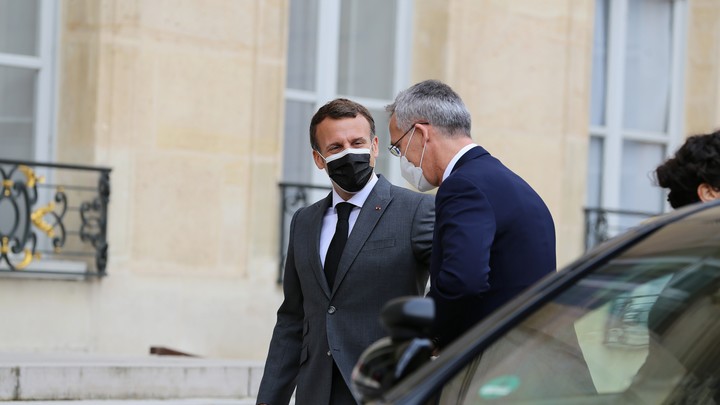 Анекдот дня: Встретились как-то Макрон и Столтенберг