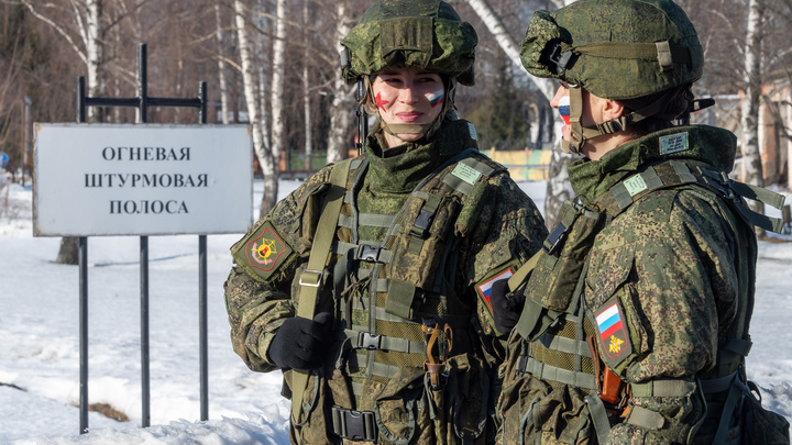 Журналисты разбили украинский фейк о пьющих женщинах в русской армии