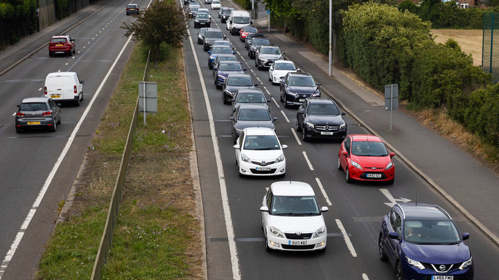 Раздолбали весь асфальт? Это...: Британцам подсказали рифму