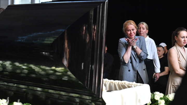 Вдову Юрия Шатунова госпитализировали из-за проблем с сердцем