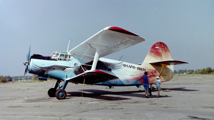 Самолет АН-2 совершил жесткую посадку в деревне Кировской области