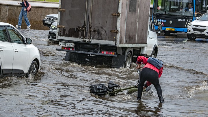 Москва и Подмосковье ушли под воду: фото и видео последствий мощного ливня