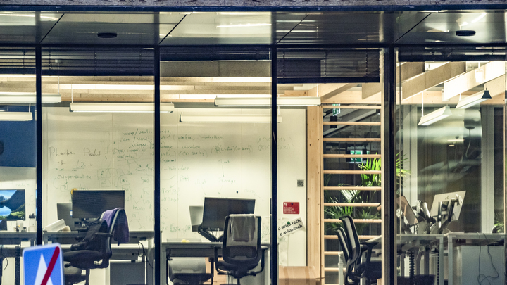 Только 8% жителей Краснодара не треплют себе нервы на работе — исследование