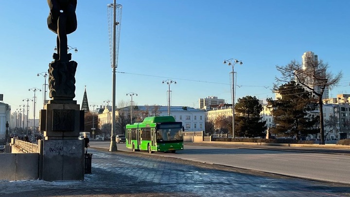 Один человек пострадал в ДТП с автобусом и троллейбусом в Екатеринбурге