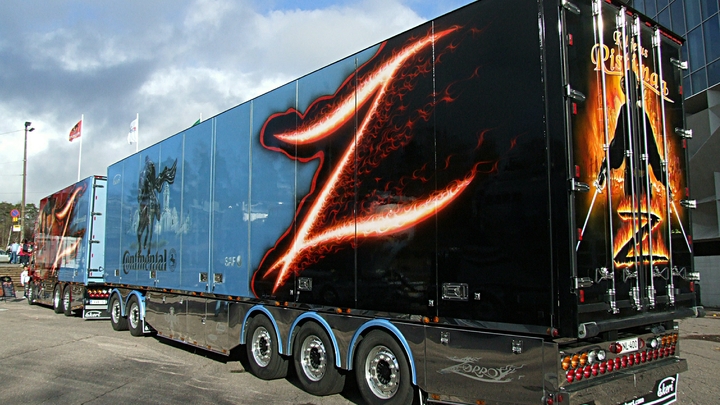 Четвертая фура с партией гуманитарной помощи для Донбасса отправилась из Екатеринбурга