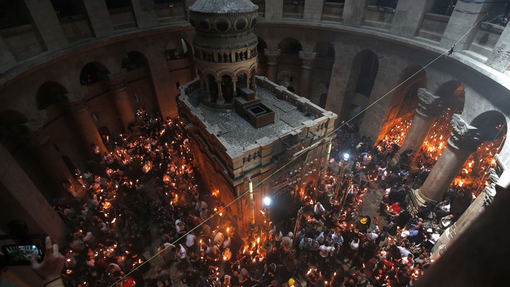 Флаг с двуглавым орлом готовятся развернуть в Храме Гроба Господня