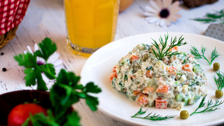 Штрафы за оливье в Эстонии могут достигнуть 47 тысяч рублей. Люди возмущены: Они там совсем с ума посходили