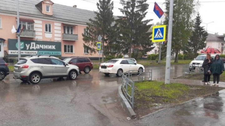 В Челябинской области иномарка сбила юную велосипедистку