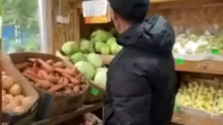 Там мыши живут!: мигранты хранили продукты среди мусора в Челябинске