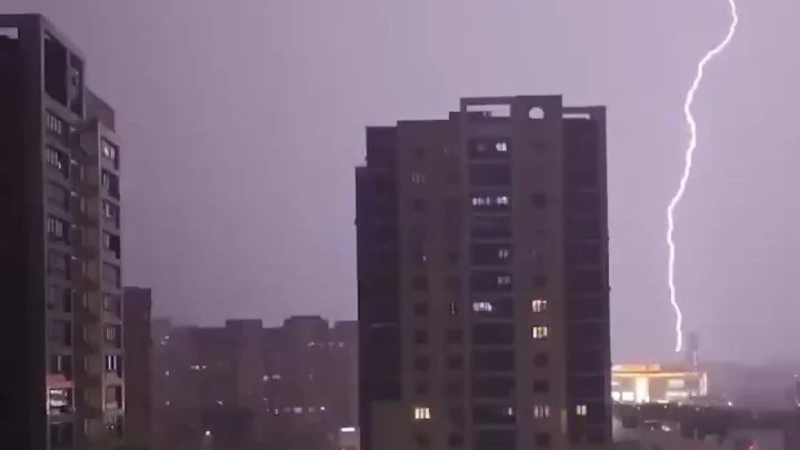 Молния оставила без света жителей подмосковной Дубны