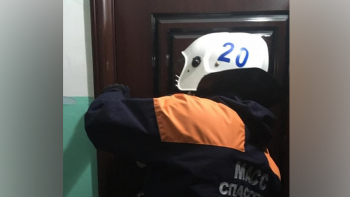 В Дзержинском районе Новосибирска в запертой квартире нашли мёртвого мужчину