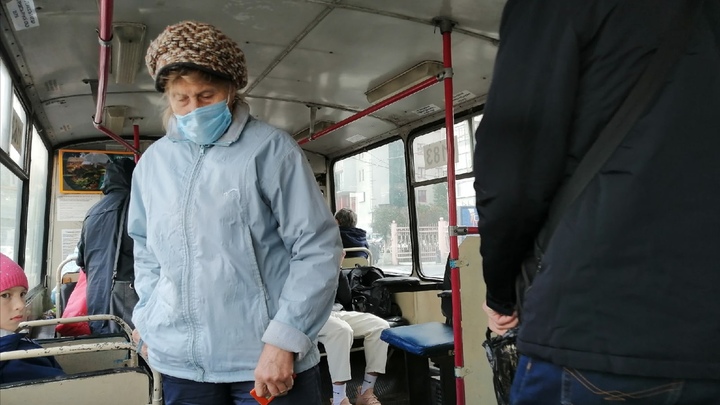 Тем, кто расслабился, выпишут штраф. В Челябинской области масочный режим не отменили