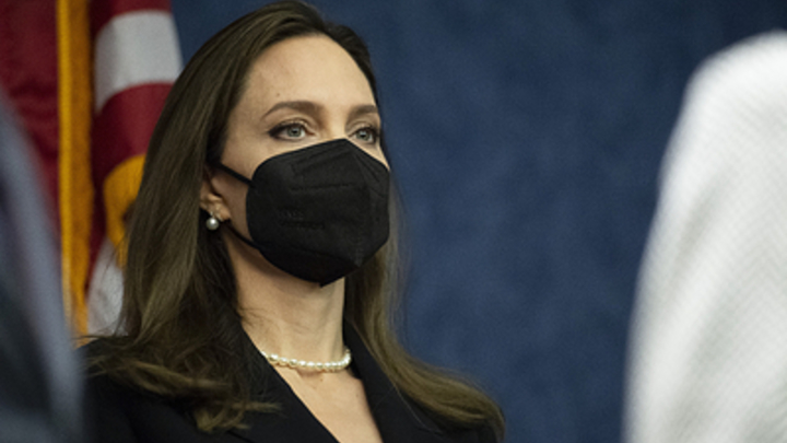 Визит Анджелины Джоли во Львов возродил старый мем: Приехала посмотреть на Африку