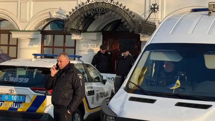 На Украине начали силовой захват Ближних пещер Киево-Печерской лавры