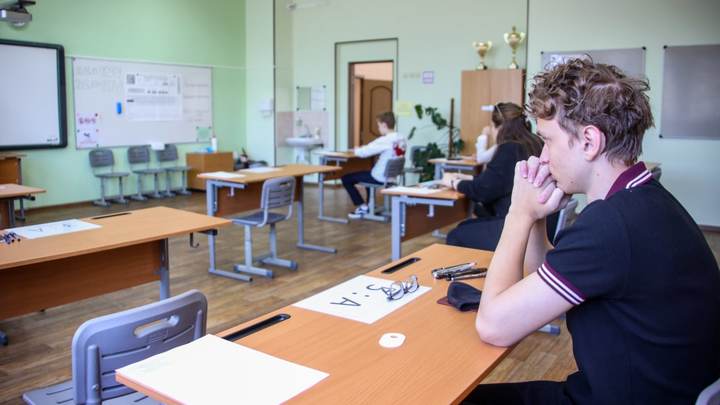 В одну из школ Запорожской области со скандалом ворвались бывшие учителя