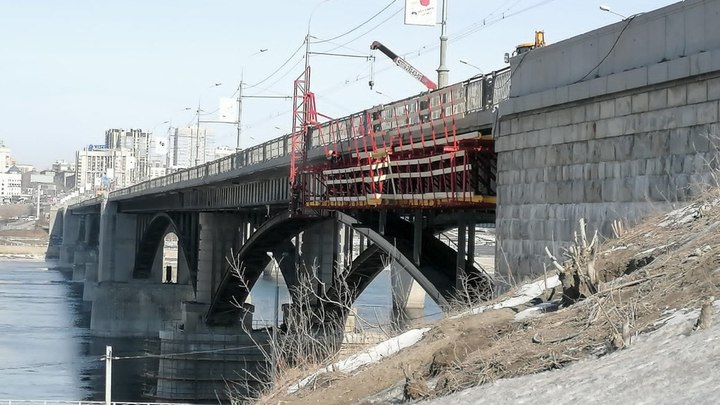 Чугунное ограждение Октябрьского моста в Новосибирске начнут устанавливать в июле