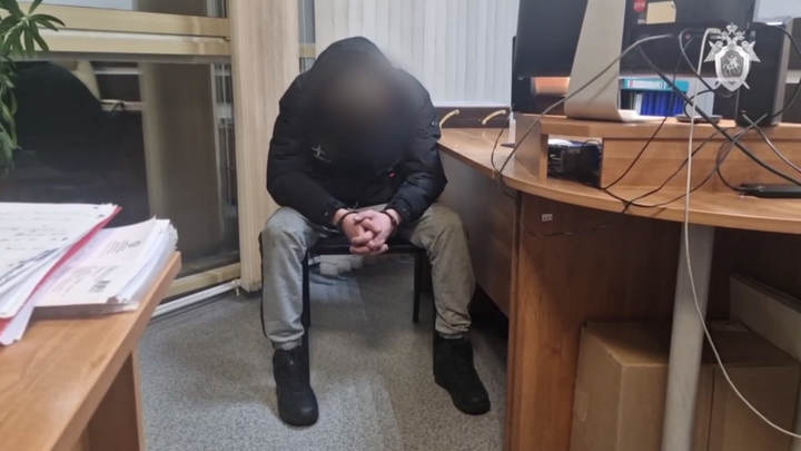 СК возбудил дело об убийстве 15-летнего подростка на остановке в Иркутске