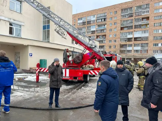 Очевидцы слышали взрывы: что известно о пожаре в екатеринбургской больнице