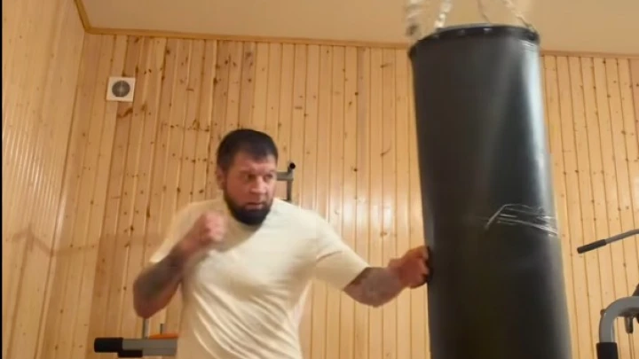 Александра Емельяненко засняли на детском мастер-классе по ММА