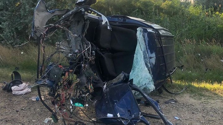 В Темрюкском районе лоб в лоб столкнулись «Лада Ларгус» и «Камаз»