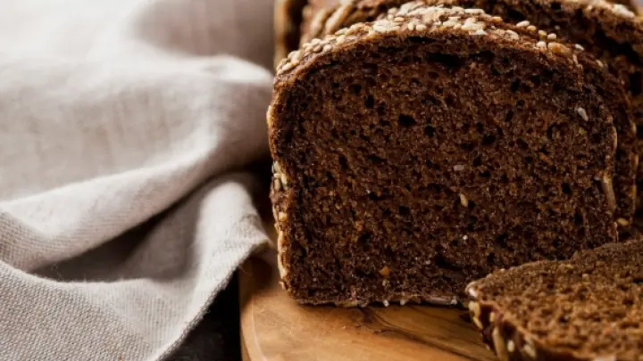 Негативно воздействует на почки, печень и органы пищеварения: В хлебе Бородинский нашли превышение опасного токсина