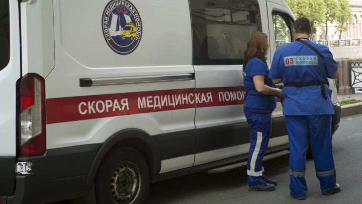 В Энгельсе пьяный водитель сбил насмерть девушку, наехав на толпу