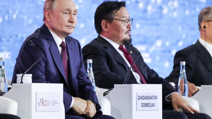 Путин удивлён: что стоит за внезапным решением Китая об отмене виз для граждан России?