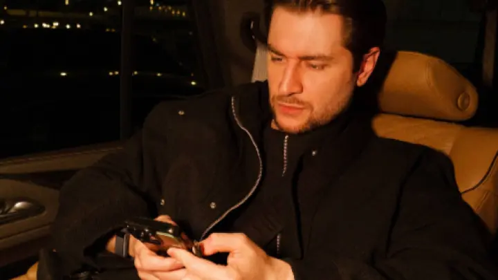 Давид Манукян поделился переживаниями от отцовства и беременности Мари Краймбрери