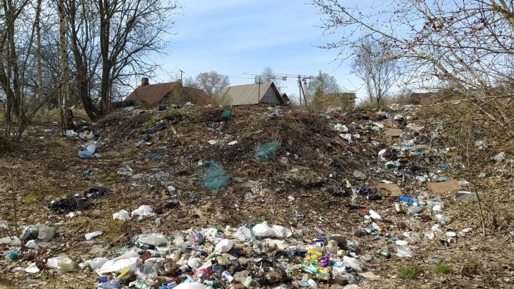 Проверка началась в поселке Кузбасса, где нет водоснабжения и мусорных контейнеров