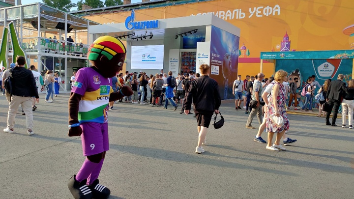 Финский Минздрав заявил о сотнях зараженных COVID фанатах, вернувшихся из Петербурга после Евро 2020