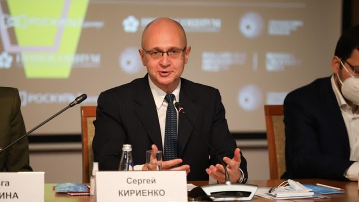 Кириенко посетил МФЦ в Геническе
