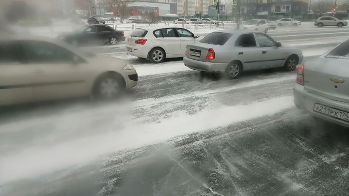 В Челябинской области застрявшие на трассах люди устроили свору в соцсетях