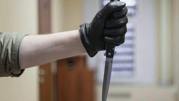 В Котельниках задержали иностранца, напугавшего жителей отработкой техники ножевого боя