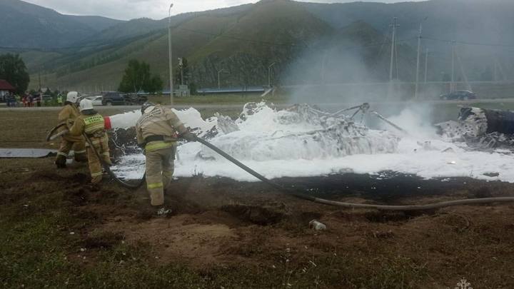 На Алтае двоих считавшихся погибшими при крушении вертолёта туристов нашли живыми