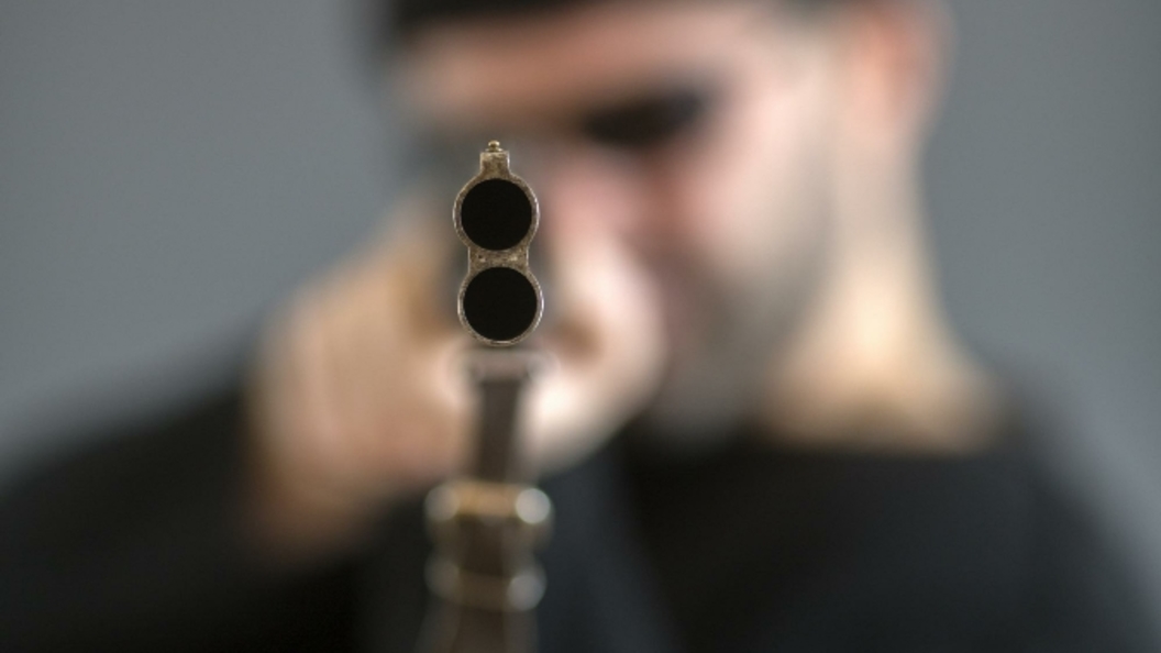 Мужчина открыл стрельбу. Стрельба в Зеленограде сегодня. В Дзержинске местный житель устроил стрельбу.