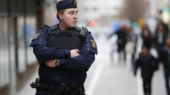 ЧП в Германии: автомобиль врезался в пешеходов, полиция и спасатели проводят спецоперацию