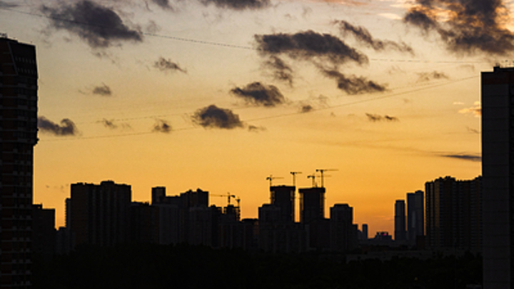 В Люберцах подъезд залило кипятком с 1-го по 11-й этаж. Опасный для жизни потоп попал на видео