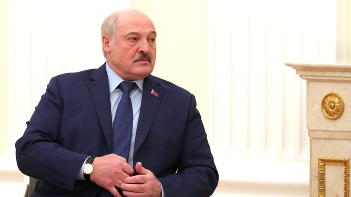 В Москве открылся магазин с сувенирами и одеждой от Лукашенко