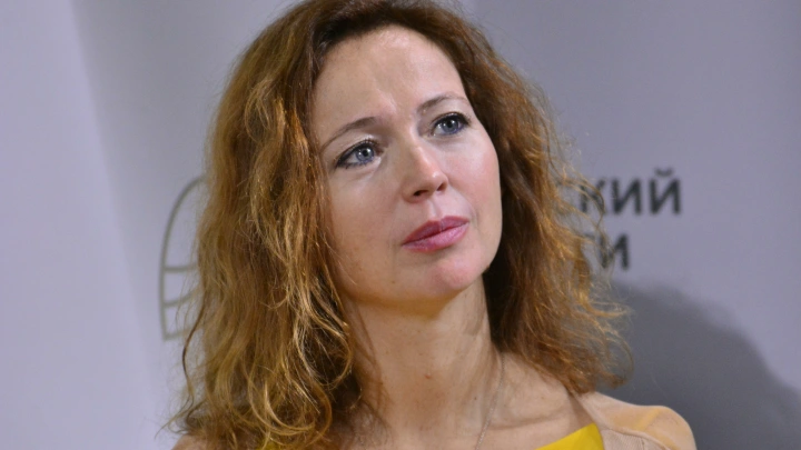 Нас путают с шоу-бизнесом: актриса Елена Захарова развеяла миф о большой зарплате в театре