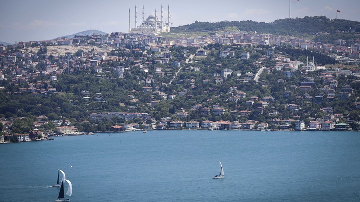 Спарта заглохла. В Турции сообщили о ЧП в Босфорском проливе