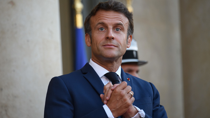 Le Figaro: Во Франции потребовали от Макрона провести референдум после его заявления о России
