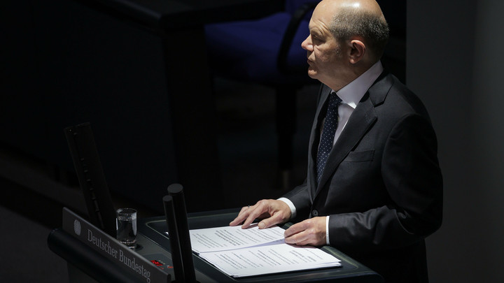 Шольц не смолчал об откровенной лжи в западных СМИ: Путин не угрожал