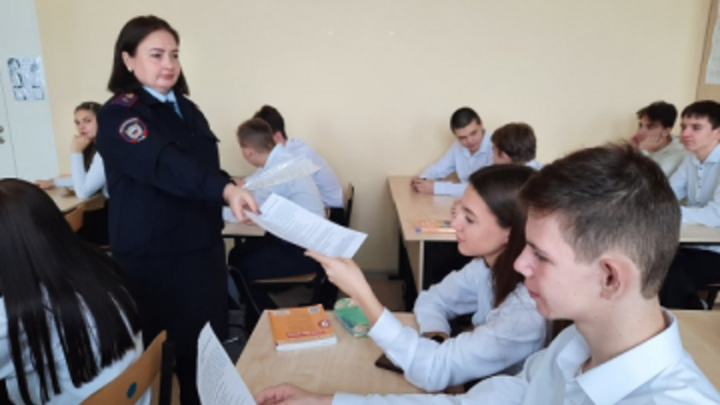 Полицейские Самарской области поговорили с детьми и их родителями