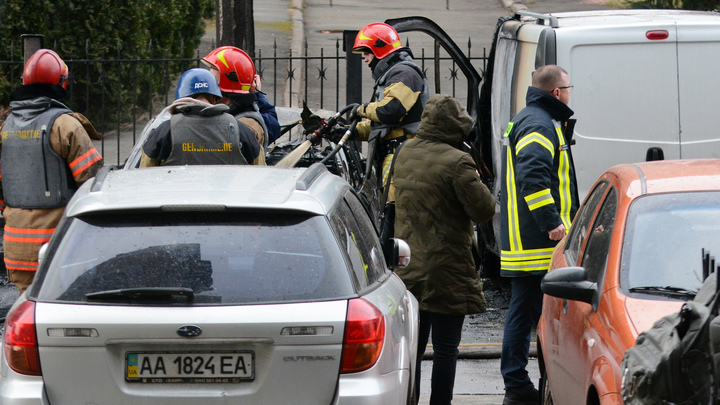 Дыма становится только больше!: Очевидцы сообщили о масштабном пожаре в Киеве