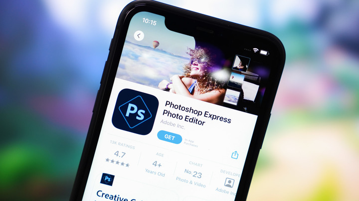 Adobe бесплатно продлевает подписки пользователям из России из-за невозможности оплаты